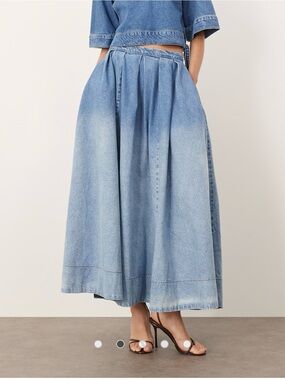 ARRANGE denim pleat midi skirt in dip-dye light wash blue size 4